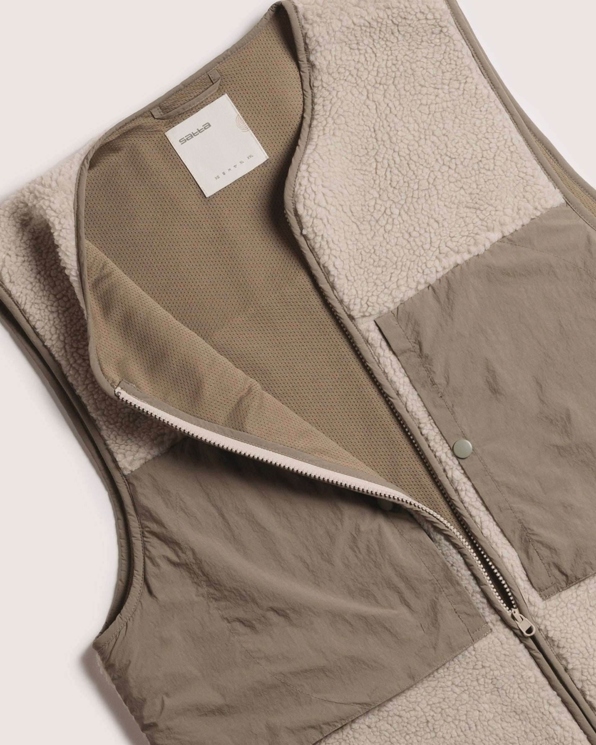 Quasi Vest - Pebble Beige